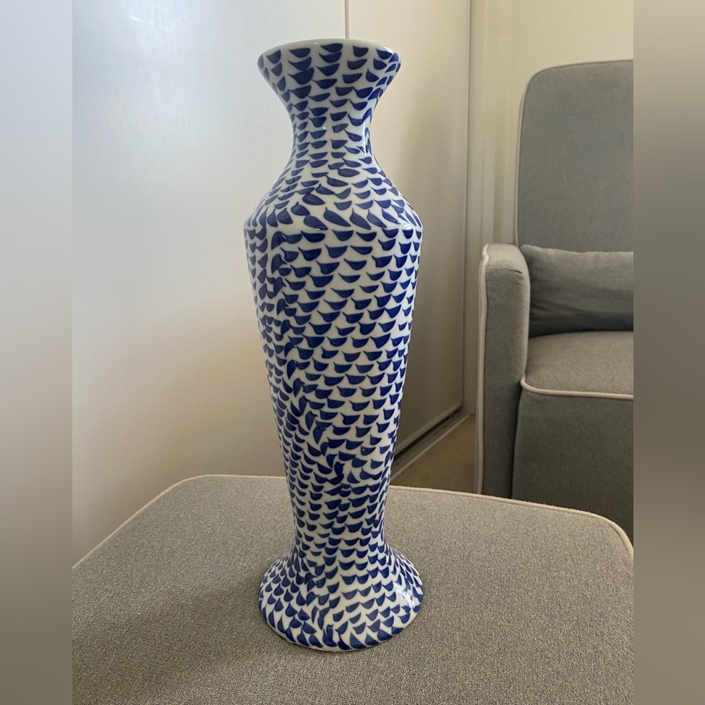 Blue and white tall vase